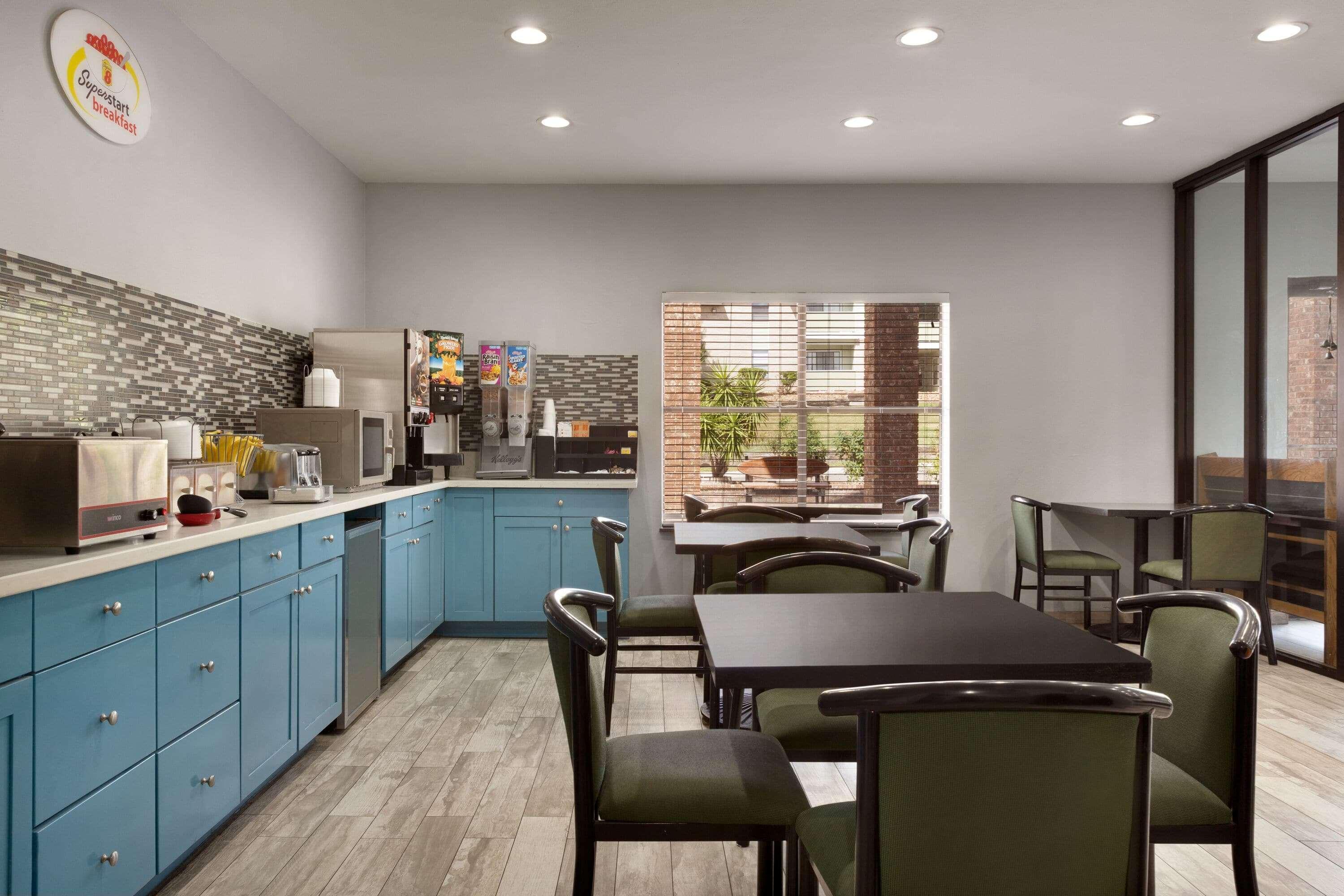 Super 8 By Wyndham Universal City Ngoại thất bức ảnh