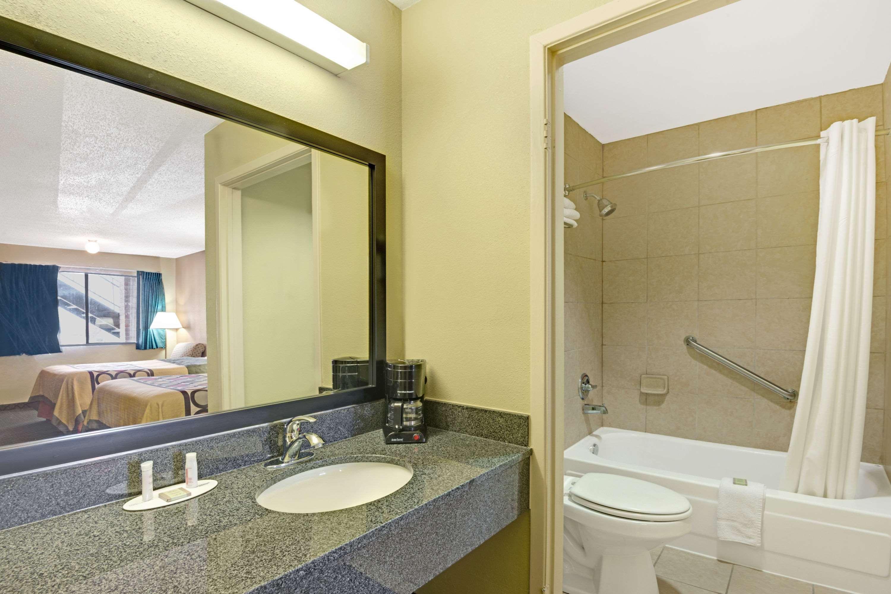 Super 8 By Wyndham Universal City Ngoại thất bức ảnh