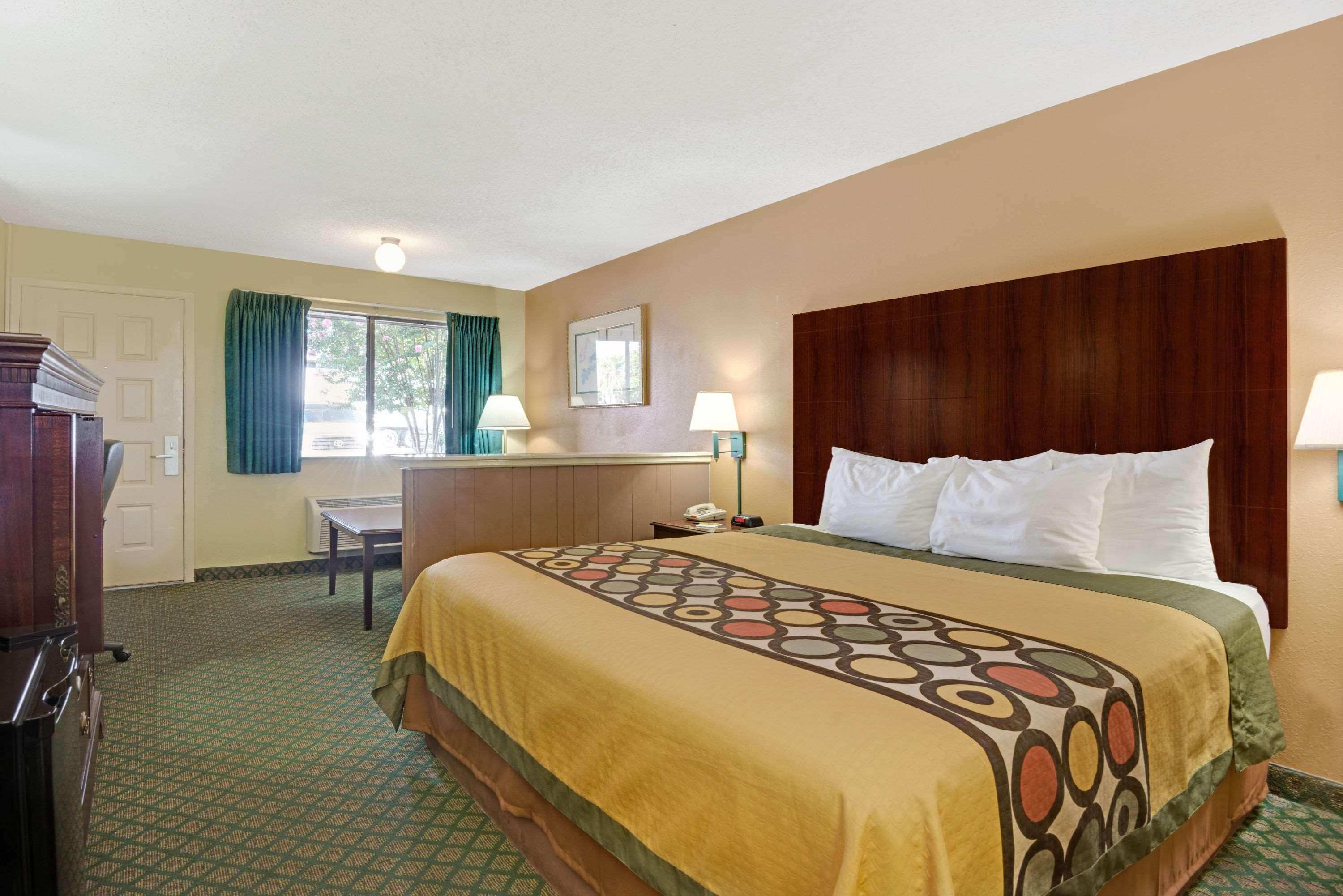 Super 8 By Wyndham Universal City Ngoại thất bức ảnh