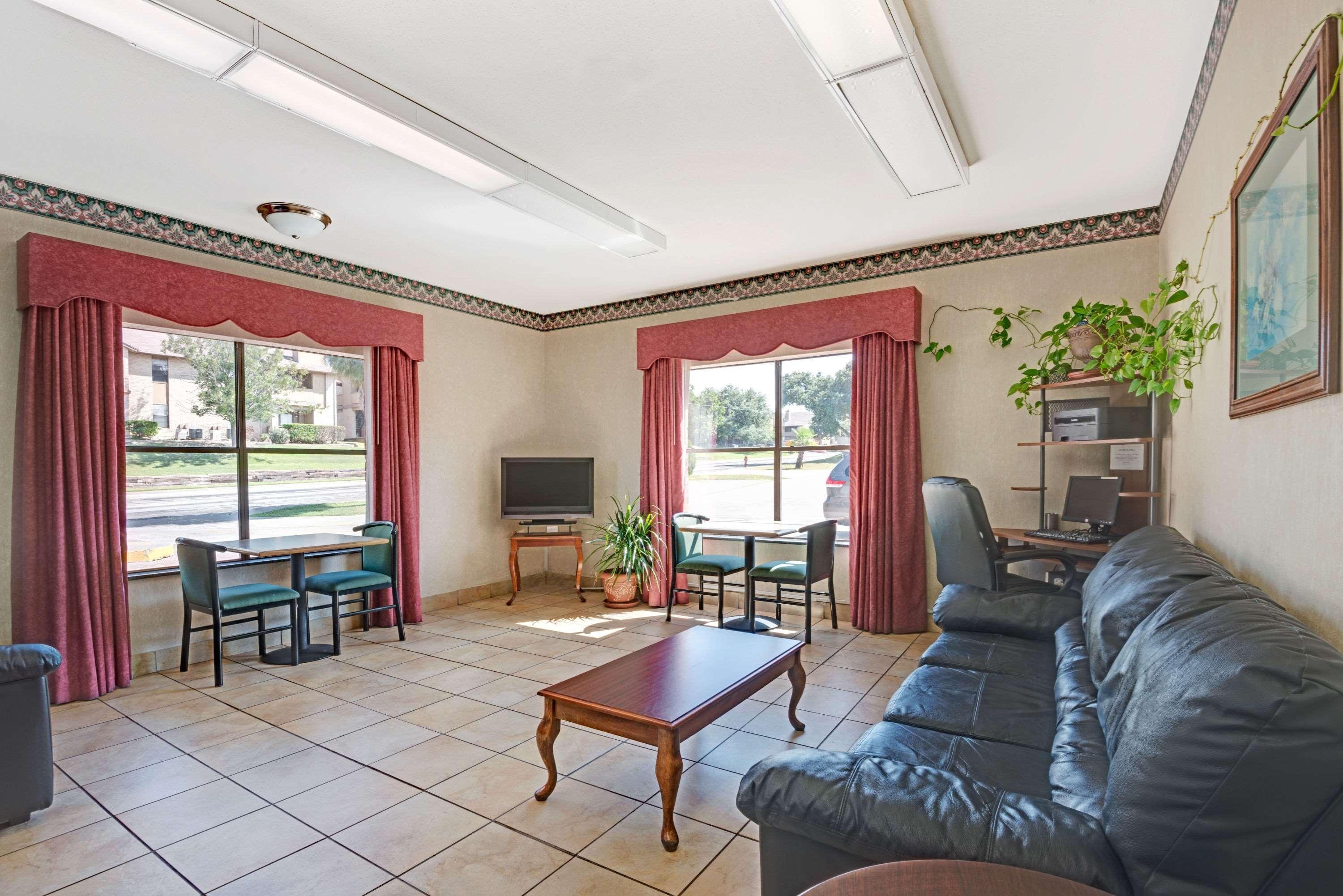 Super 8 By Wyndham Universal City Ngoại thất bức ảnh