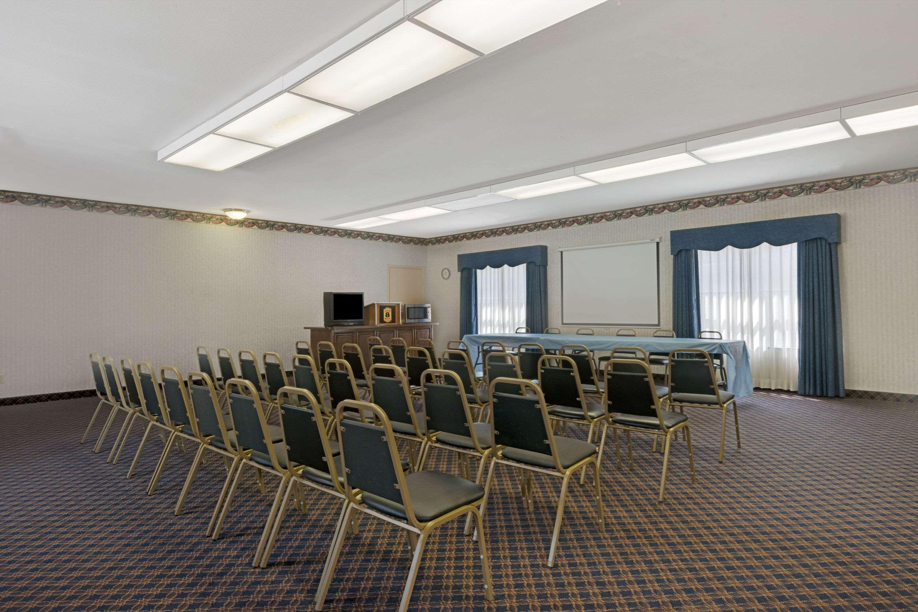 Super 8 By Wyndham Universal City Ngoại thất bức ảnh