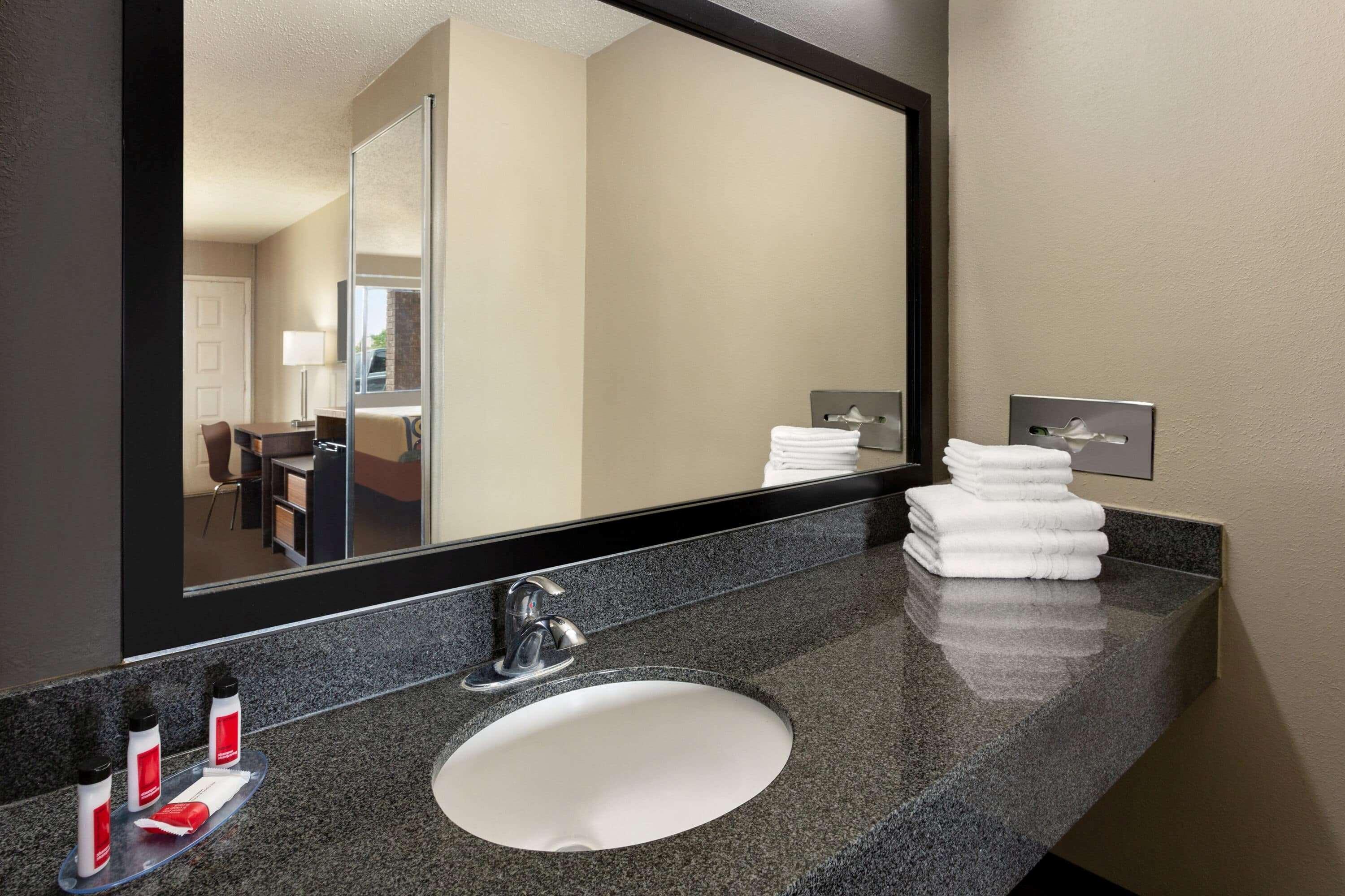 Super 8 By Wyndham Universal City Ngoại thất bức ảnh