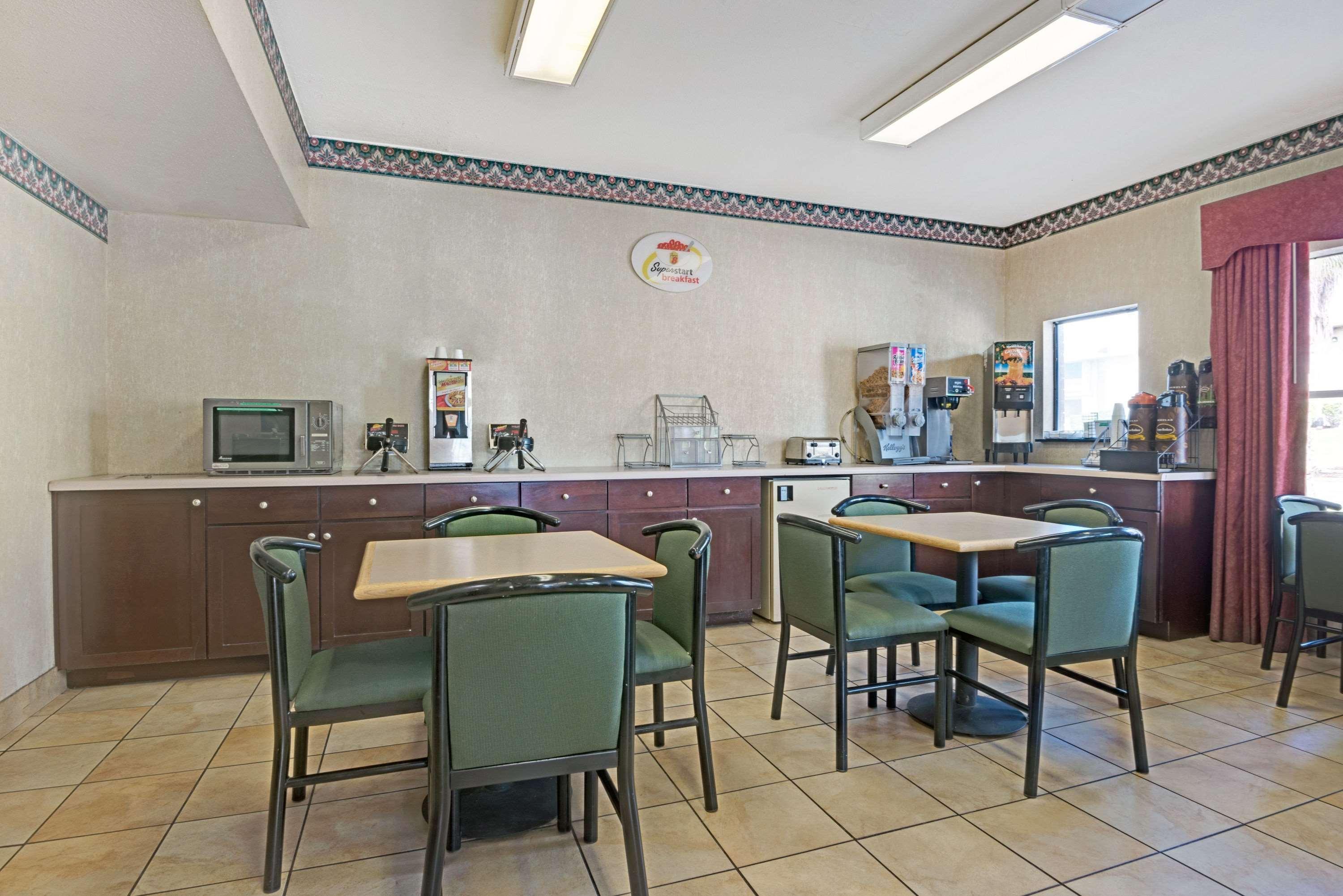 Super 8 By Wyndham Universal City Ngoại thất bức ảnh