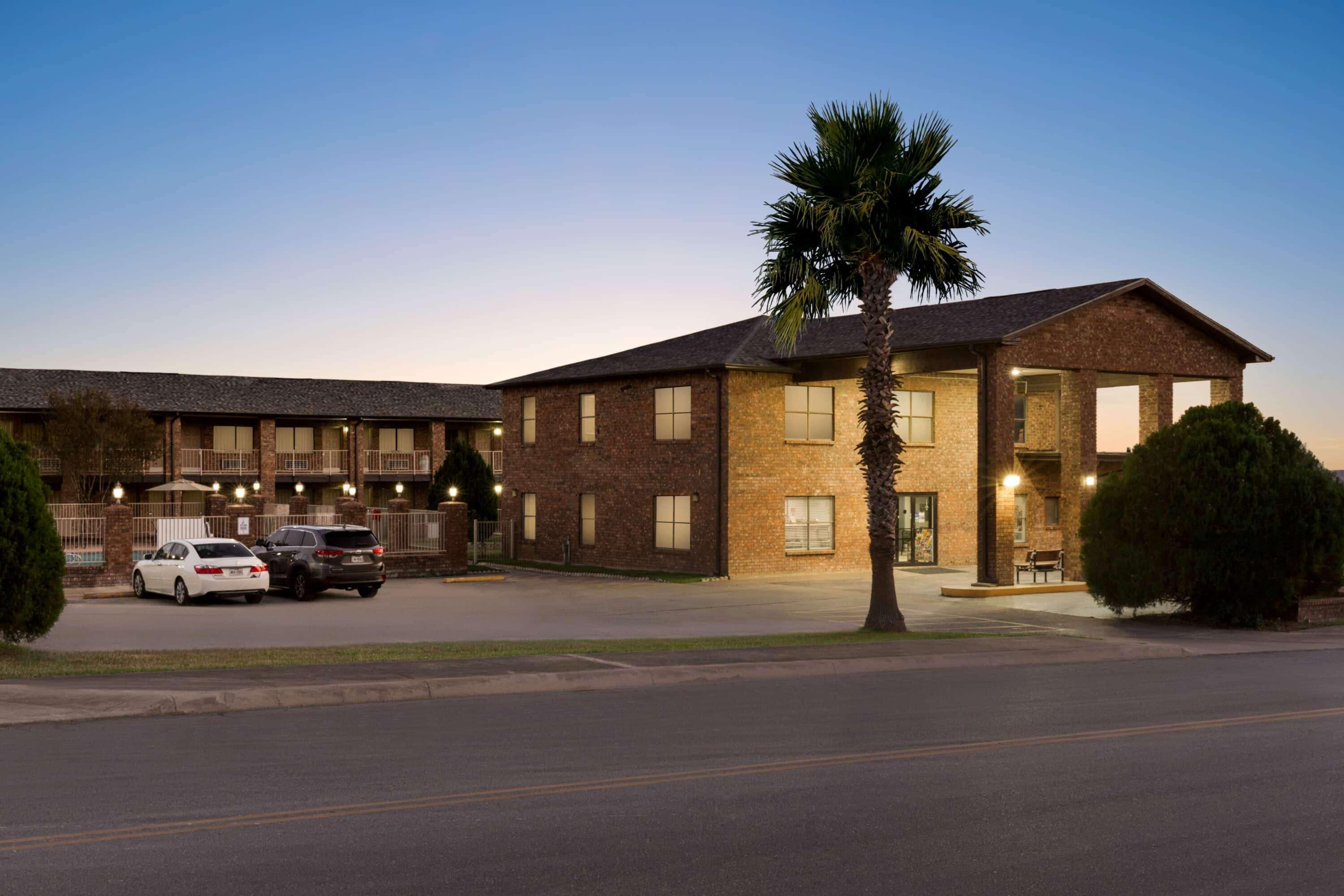 Super 8 By Wyndham Universal City Ngoại thất bức ảnh