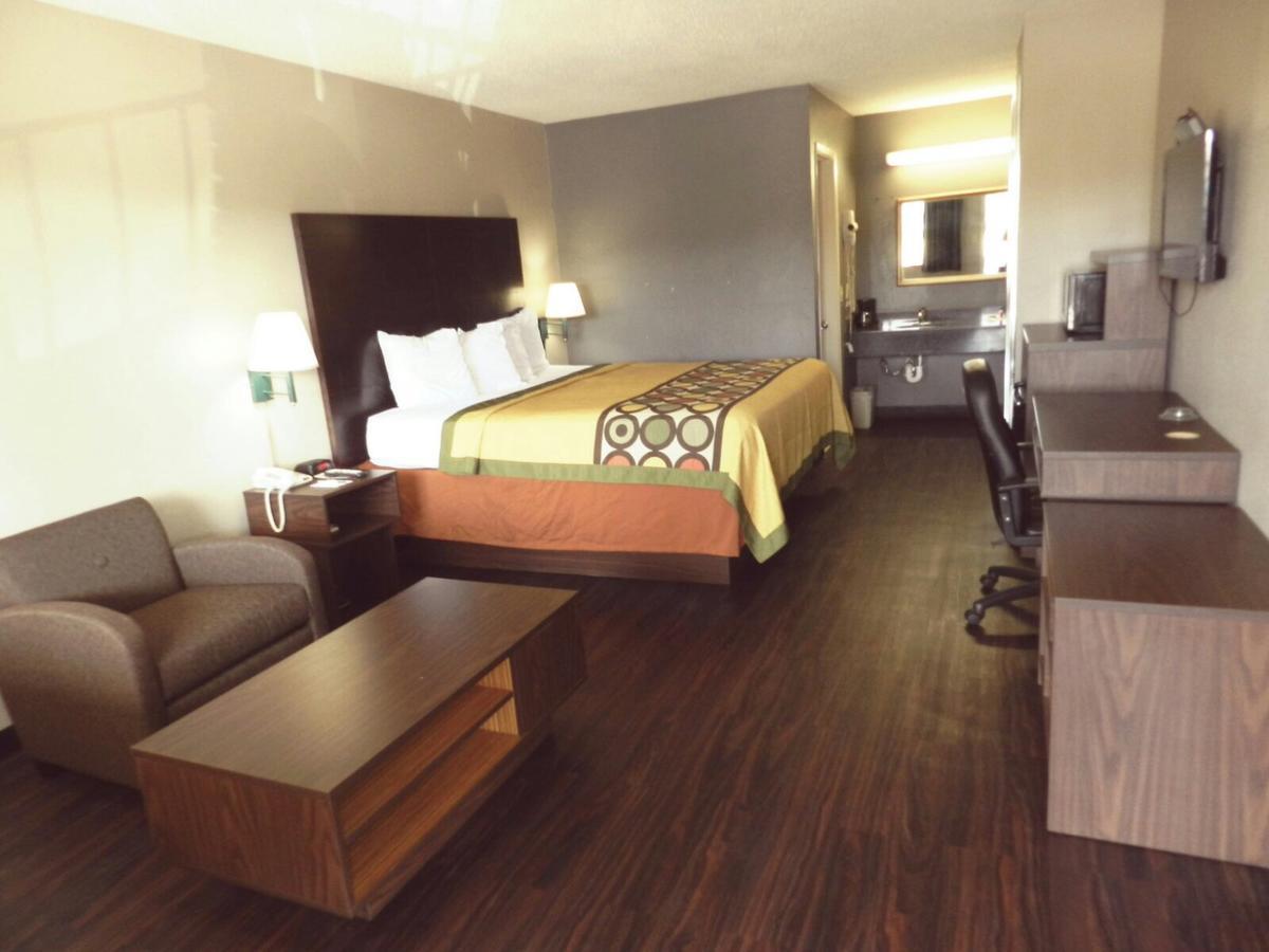 Super 8 By Wyndham Universal City Ngoại thất bức ảnh