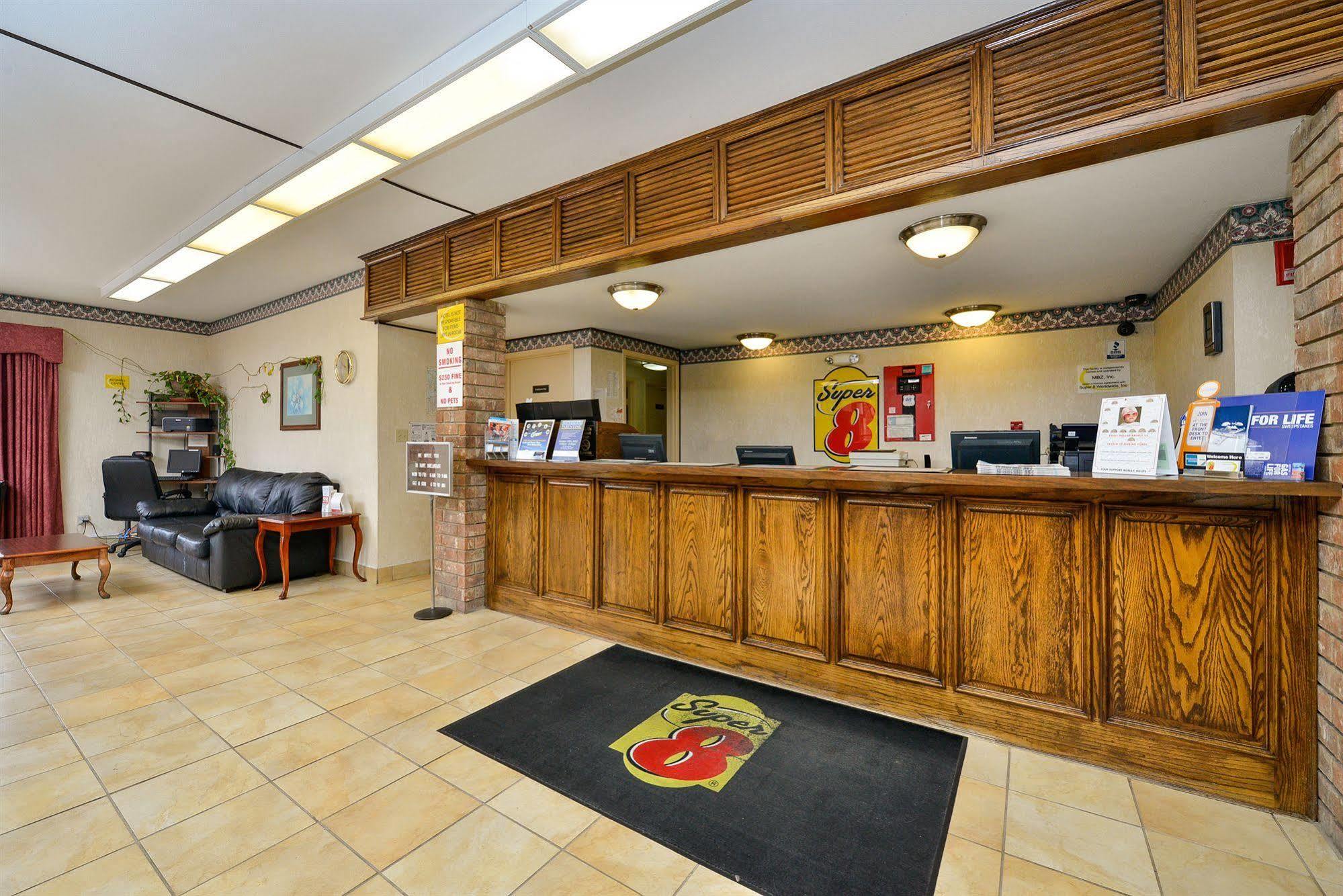 Super 8 By Wyndham Universal City Ngoại thất bức ảnh